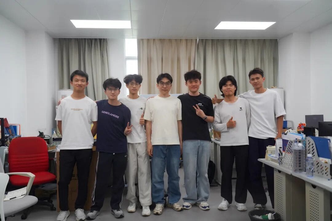 成本仅4万，20天净赚20多万！深圳00后职校生宿舍里AI创业：夯就一个字