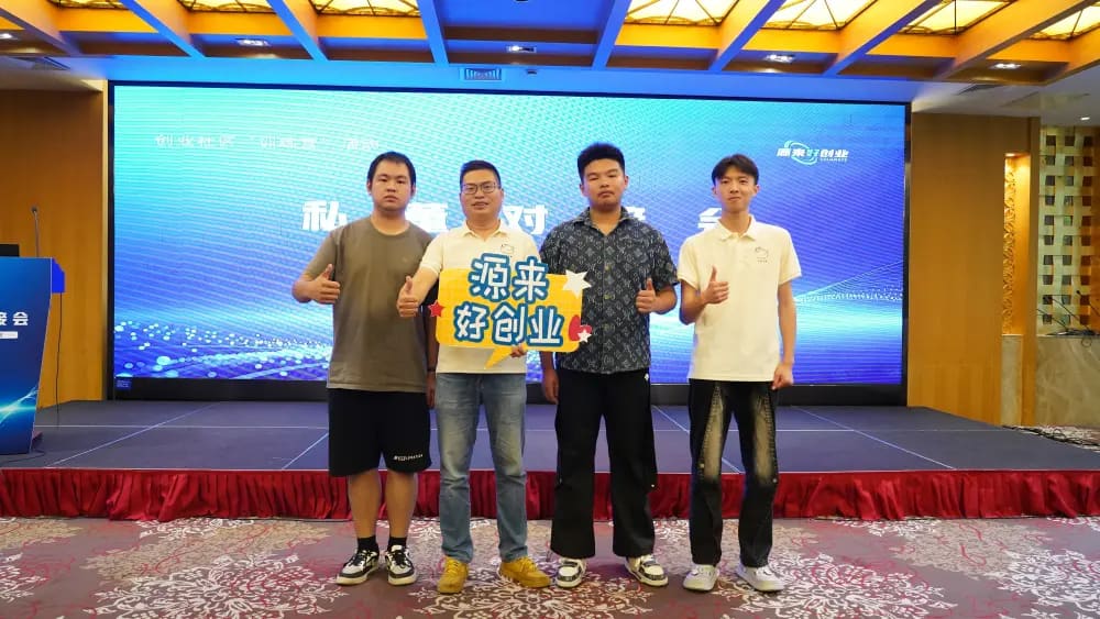 高中休学后自学编程 18岁小伙勇闯重庆OPC创业之路